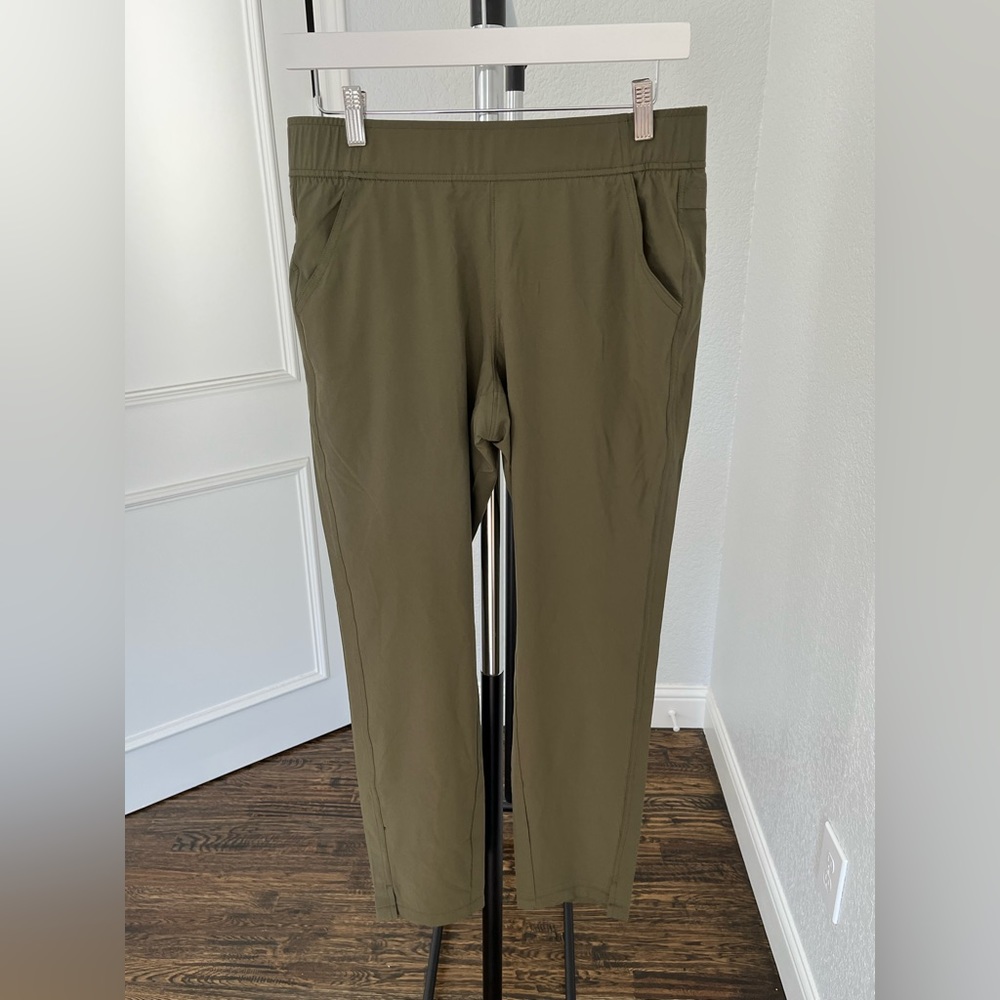 NEVER WORN Eddie Bauer Cropped Green Pant Size S